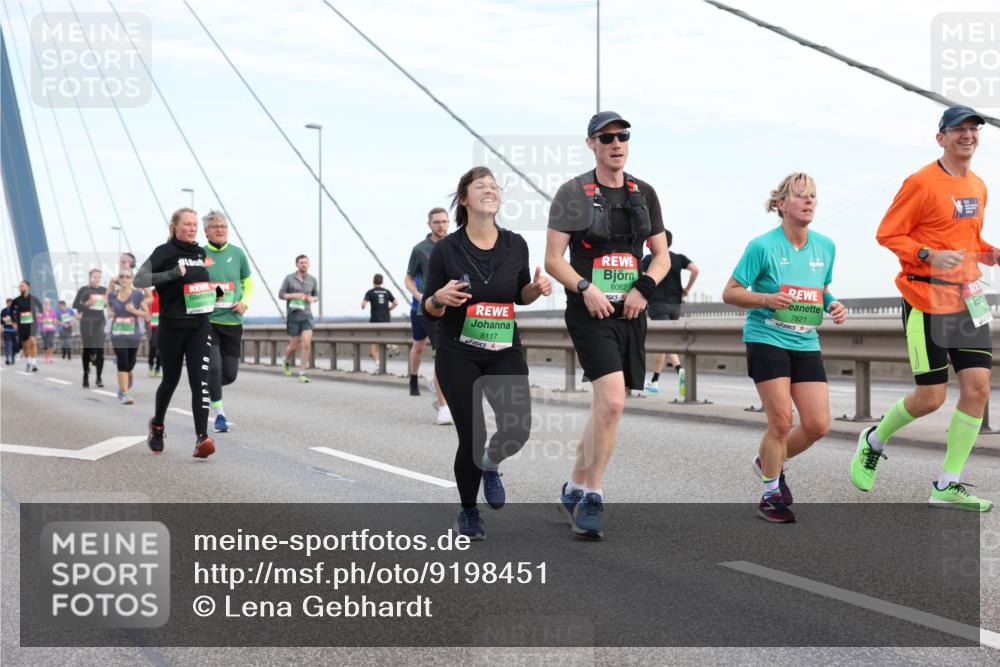 03.10.2025 - Köhlbrandbrückenlauf Lena Gebhardt http://msf.ph/oto/9198451 03.10.2025 15:34:42 Position 1 8117, 8062, 7821 meine-sportfotos.de