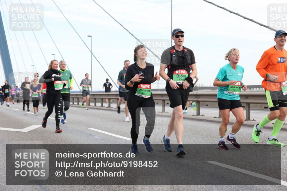 03.10.2025 - Köhlbrandbrückenlauf Lena Gebhardt http://msf.ph/oto/9198452 03.10.2025 15:34:43 Position 1 8117, 8062, 7821 meine-sportfotos.de