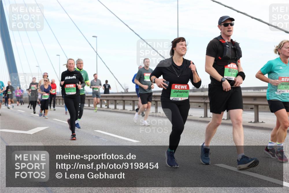 03.10.2025 - Köhlbrandbrückenlauf Lena Gebhardt http://msf.ph/oto/9198454 03.10.2025 15:34:43 Position 1 8117, 8062, 7821 meine-sportfotos.de