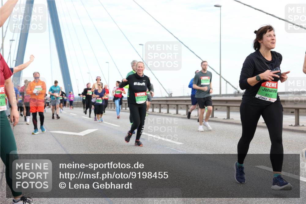 03.10.2025 - Köhlbrandbrückenlauf Lena Gebhardt http://msf.ph/oto/9198455 03.10.2025 15:34:43 Position 1 9, 9081, 8117 meine-sportfotos.de