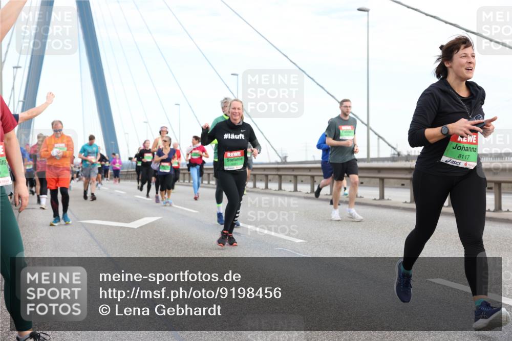 03.10.2025 - Köhlbrandbrückenlauf Lena Gebhardt http://msf.ph/oto/9198456 03.10.2025 15:34:43 Position 1 8117 meine-sportfotos.de