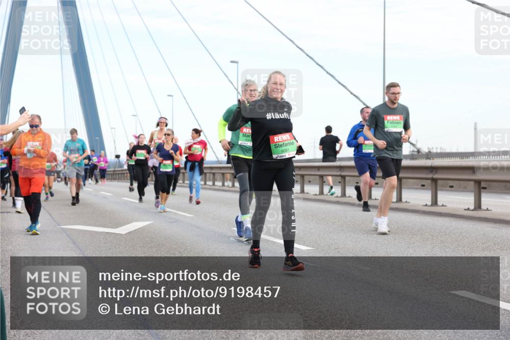 03.10.2025 - Köhlbrandbrückenlauf Lena Gebhardt http://msf.ph/oto/9198457 03.10.2025 15:34:44 Position 1 8308, 9081 meine-sportfotos.de