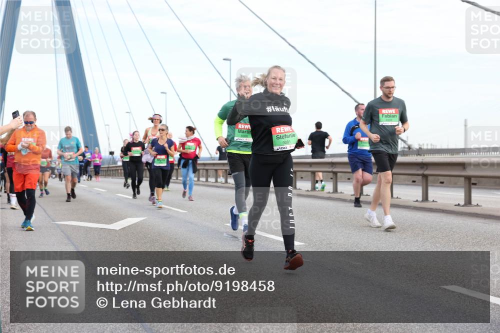 03.10.2025 - Köhlbrandbrückenlauf Lena Gebhardt http://msf.ph/oto/9198458 03.10.2025 15:34:44 Position 1 8308, 9081 meine-sportfotos.de