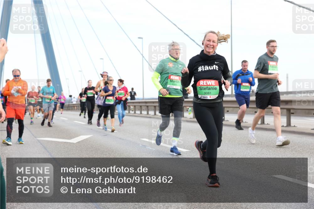 03.10.2025 - Köhlbrandbrückenlauf Lena Gebhardt http://msf.ph/oto/9198462 03.10.2025 15:34:44 Position 1 8308, 9081 meine-sportfotos.de