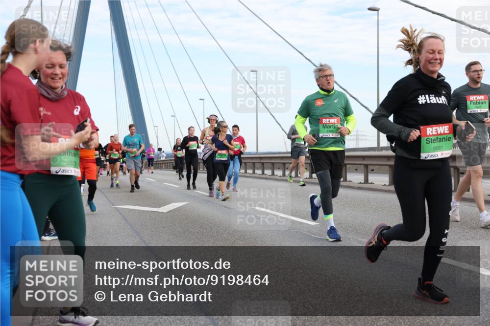 03.10.2025 - Köhlbrandbrückenlauf Lena Gebhardt http://msf.ph/oto/9198464 03.10.2025 15:34:45 Position 1 8379, 8326, 8308, 9081 meine-sportfotos.de