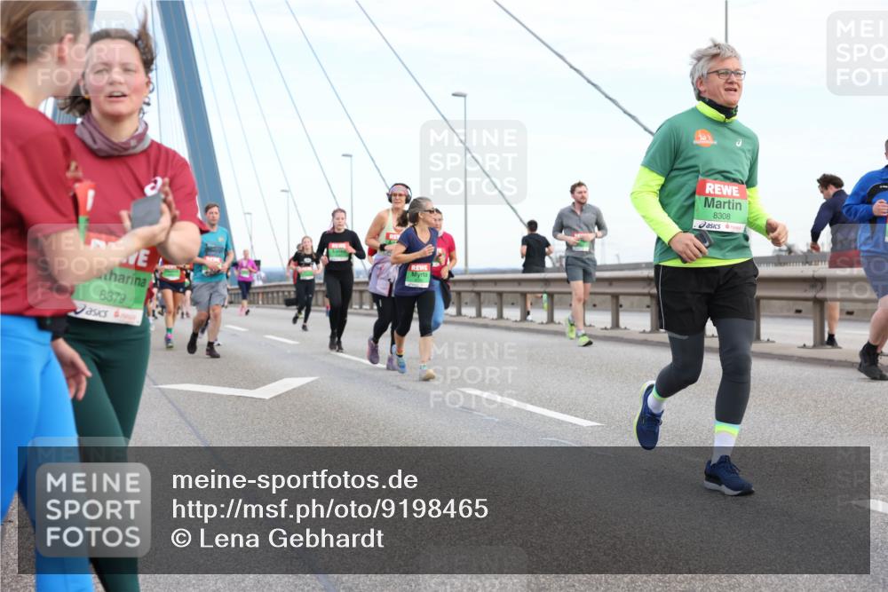 03.10.2025 - Köhlbrandbrückenlauf Lena Gebhardt http://msf.ph/oto/9198465 03.10.2025 15:34:45 Position 1 8379, 8308 meine-sportfotos.de