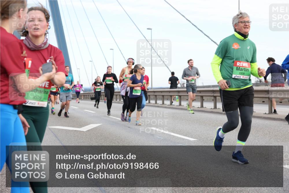 03.10.2025 - Köhlbrandbrückenlauf Lena Gebhardt http://msf.ph/oto/9198466 03.10.2025 15:34:45 Position 1 8379, 8308 meine-sportfotos.de