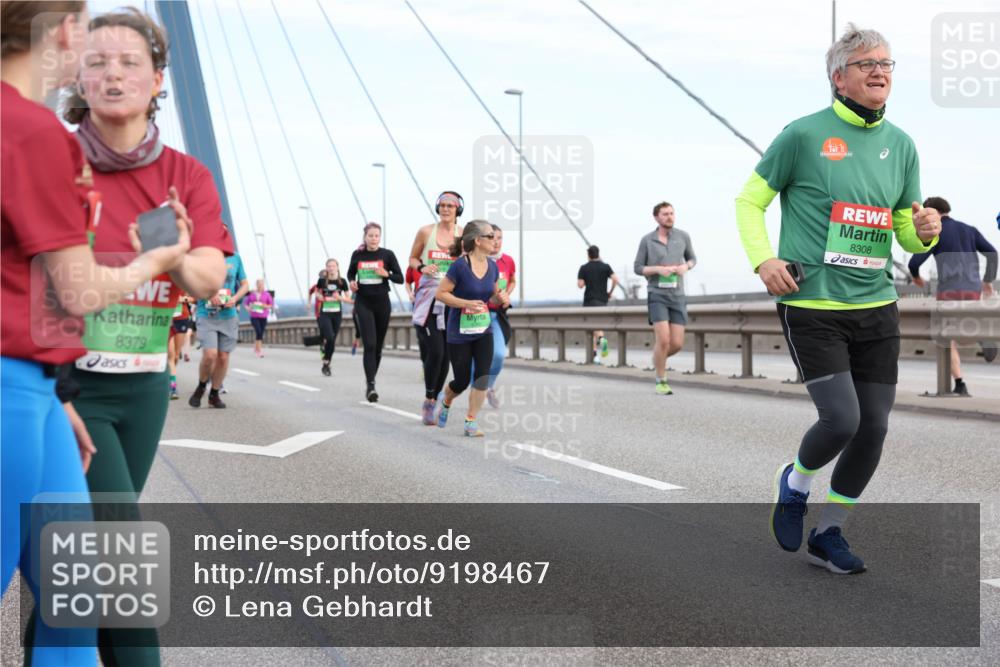 03.10.2025 - Köhlbrandbrückenlauf Lena Gebhardt http://msf.ph/oto/9198467 03.10.2025 15:34:45 Position 1 8379, 8308 meine-sportfotos.de