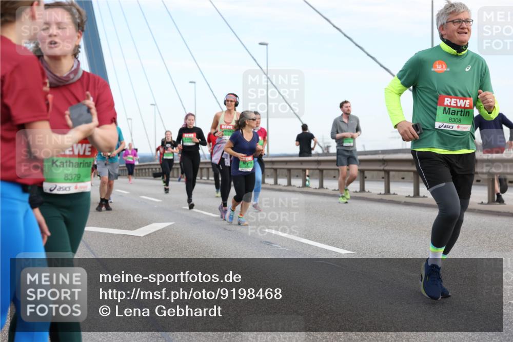 03.10.2025 - Köhlbrandbrückenlauf Lena Gebhardt http://msf.ph/oto/9198468 03.10.2025 15:34:45 Position 1 8379, 8308 meine-sportfotos.de