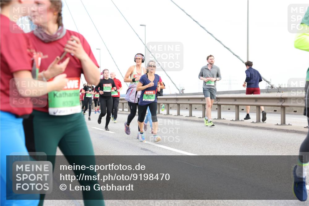 03.10.2025 - Köhlbrandbrückenlauf Lena Gebhardt http://msf.ph/oto/9198470 03.10.2025 15:34:46 Position 1 8379, 8360 meine-sportfotos.de