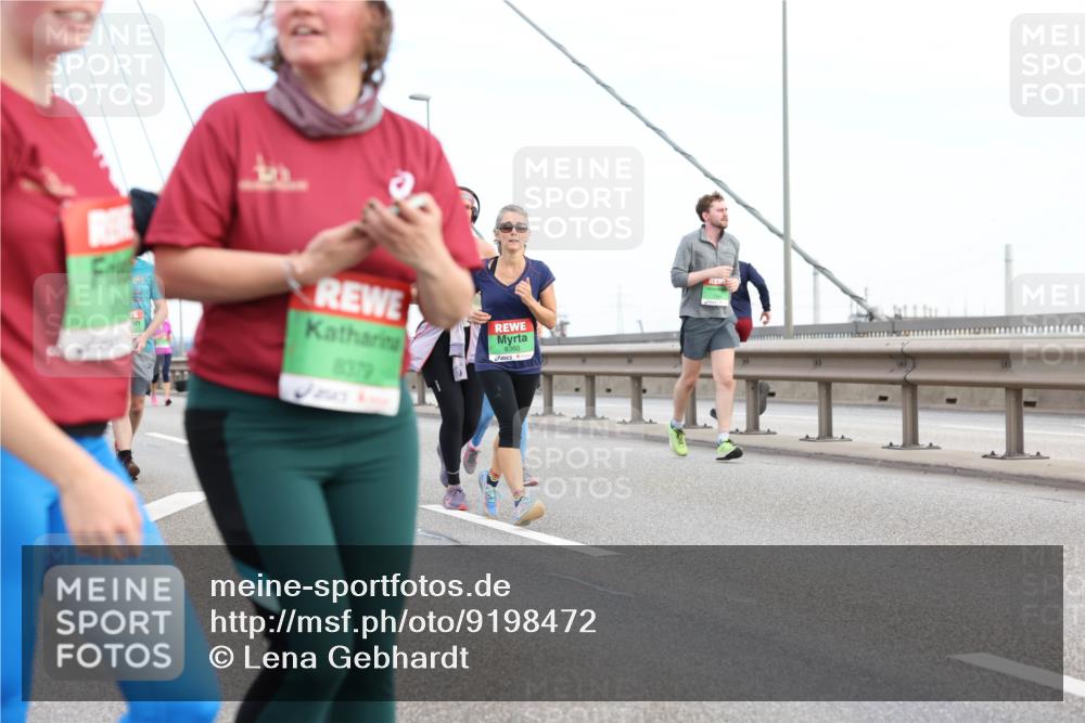 03.10.2025 - Köhlbrandbrückenlauf Lena Gebhardt http://msf.ph/oto/9198472 03.10.2025 15:34:46 Position 1 8379, 8360 meine-sportfotos.de