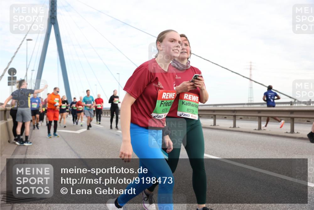 03.10.2025 - Köhlbrandbrückenlauf Lena Gebhardt http://msf.ph/oto/9198473 03.10.2025 15:34:47 Position 1 8378, 8379 meine-sportfotos.de