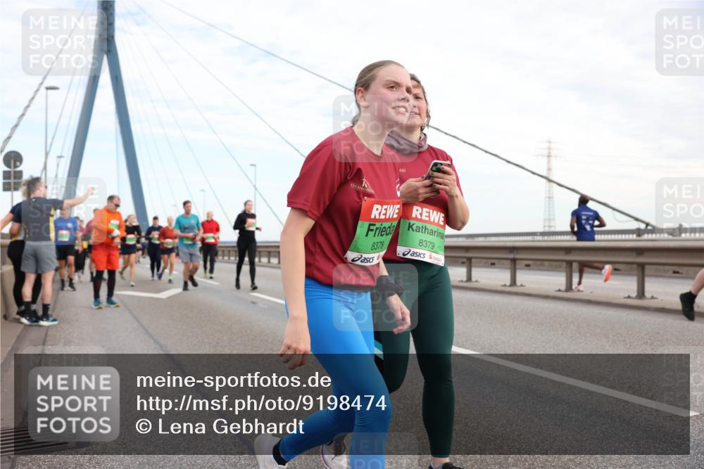 03.10.2025 - Köhlbrandbrückenlauf Lena Gebhardt http://msf.ph/oto/9198474 03.10.2025 15:34:47 Position 1 8378, 8379 meine-sportfotos.de
