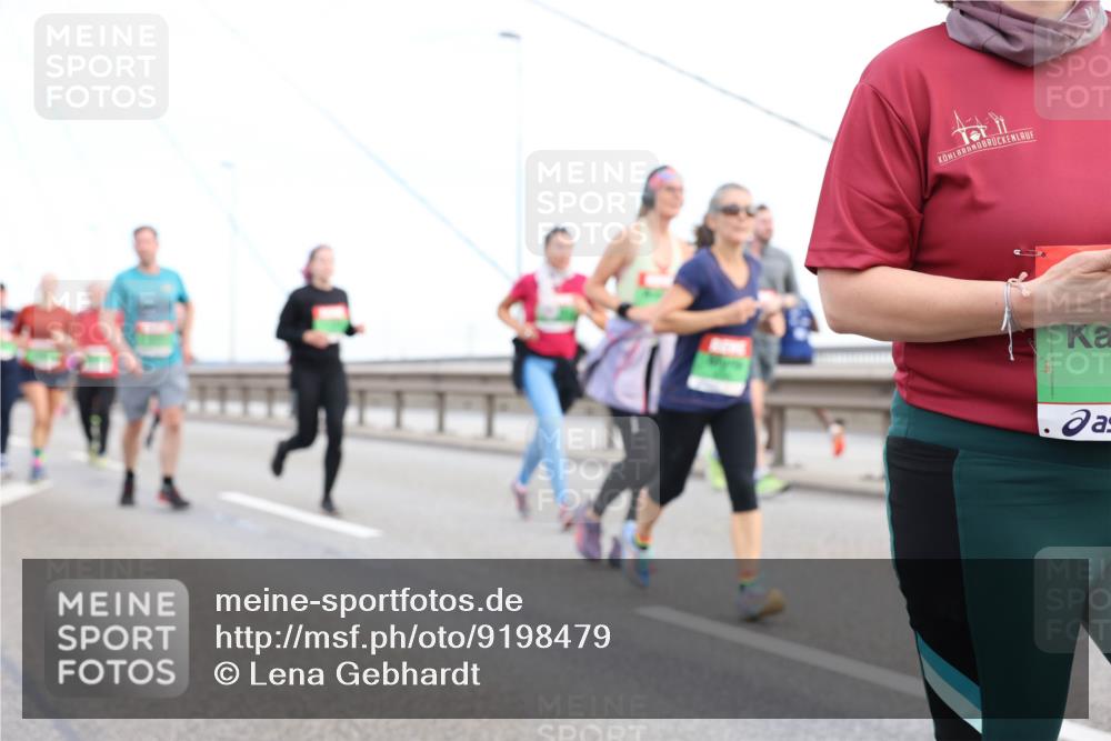 03.10.2025 - Köhlbrandbrückenlauf Lena Gebhardt http://msf.ph/oto/9198479 03.10.2025 15:34:48 Position 1  meine-sportfotos.de