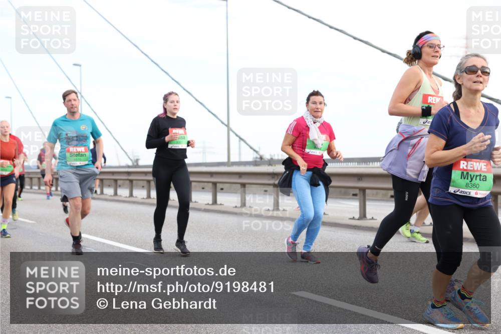 03.10.2025 - Köhlbrandbrückenlauf Lena Gebhardt http://msf.ph/oto/9198481 03.10.2025 15:34:49 Position 1 8360 meine-sportfotos.de