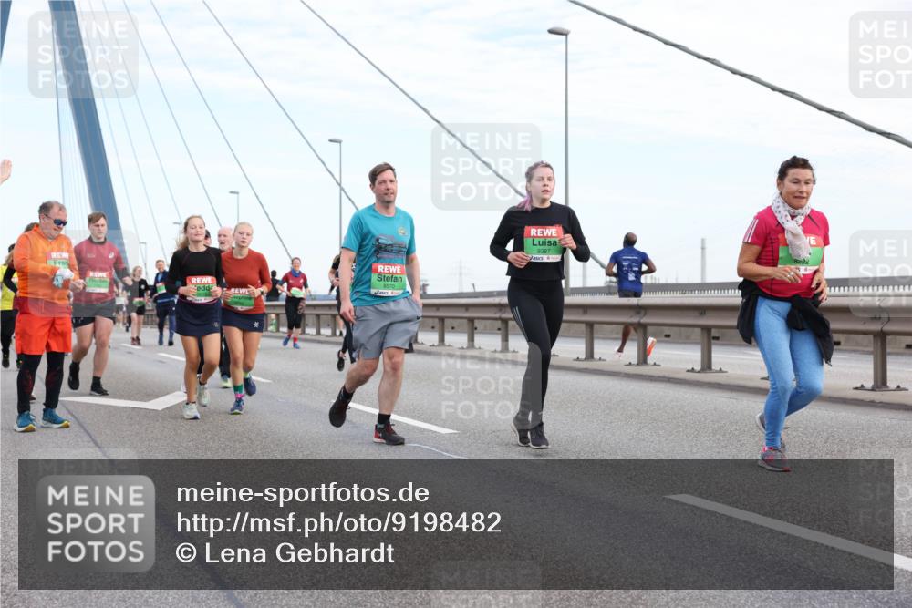 03.10.2025 - Köhlbrandbrückenlauf Lena Gebhardt http://msf.ph/oto/9198482 03.10.2025 15:34:49 Position 1 8570, 9387 meine-sportfotos.de