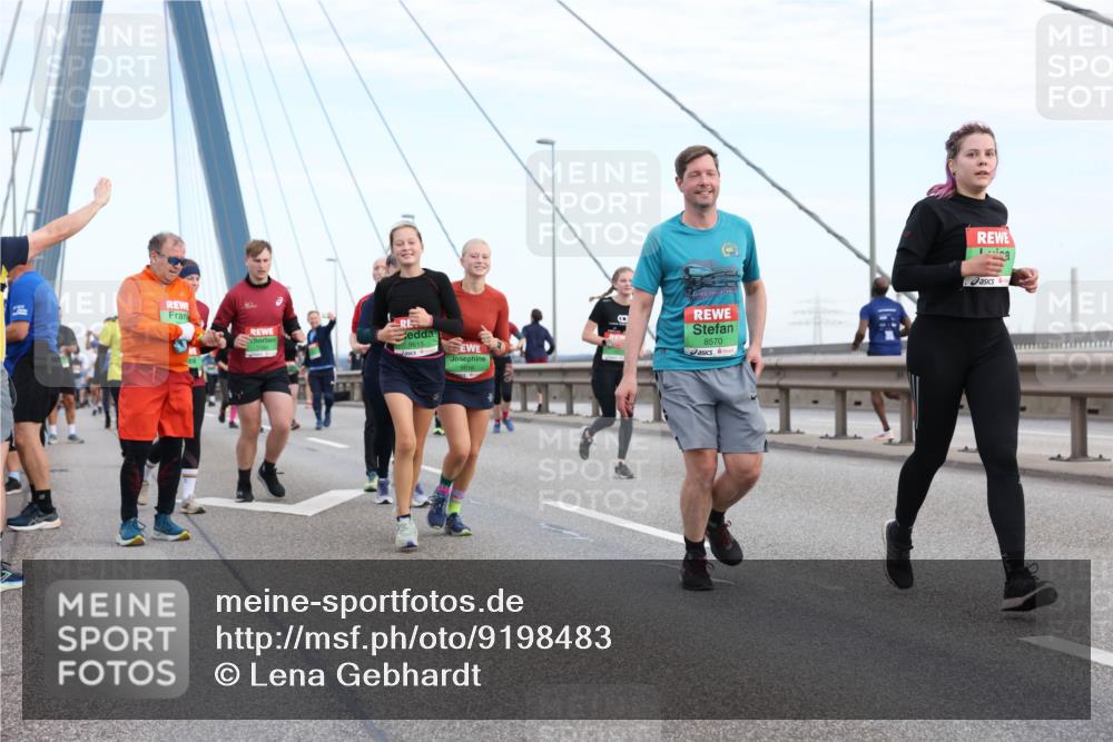 03.10.2025 - Köhlbrandbrückenlauf Lena Gebhardt http://msf.ph/oto/9198483 03.10.2025 15:34:49 Position 1 9615, 8570 meine-sportfotos.de