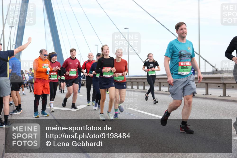 03.10.2025 - Köhlbrandbrückenlauf Lena Gebhardt http://msf.ph/oto/9198484 03.10.2025 15:34:50 Position 1 9616, 8570 meine-sportfotos.de
