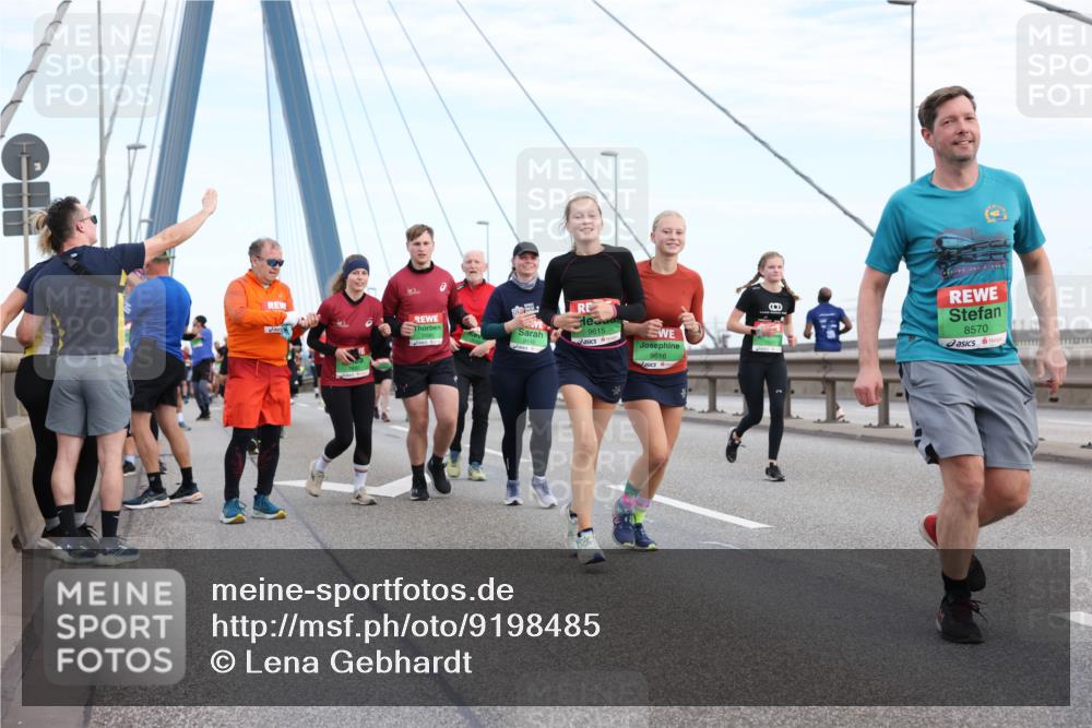 03.10.2025 - Köhlbrandbrückenlauf Lena Gebhardt http://msf.ph/oto/9198485 03.10.2025 15:34:50 Position 1 9615, 9616, 0, 8570 meine-sportfotos.de