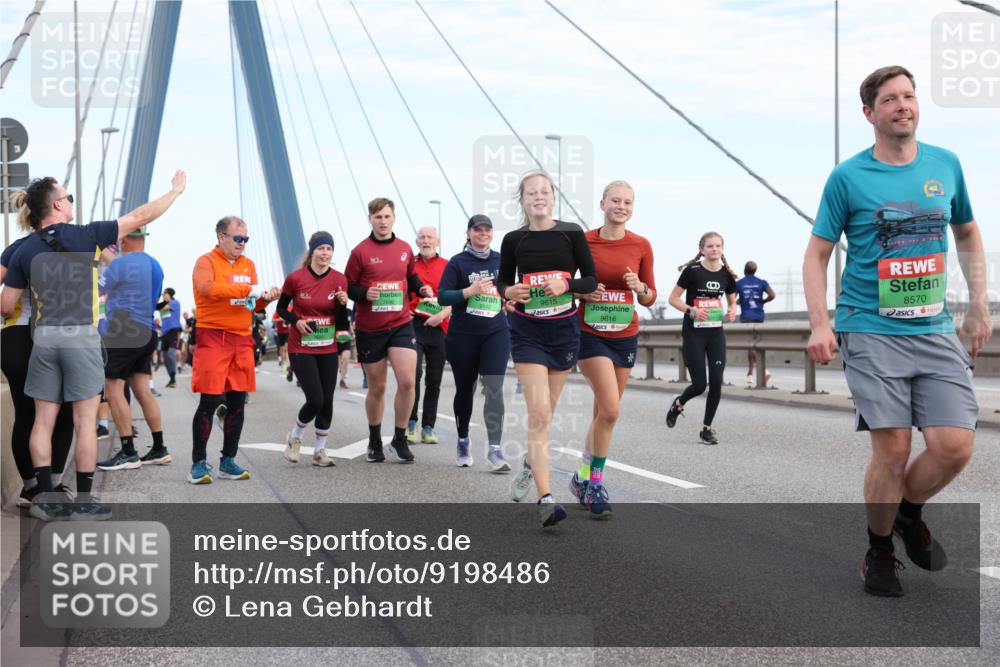 03.10.2025 - Köhlbrandbrückenlauf Lena Gebhardt http://msf.ph/oto/9198486 03.10.2025 15:34:50 Position 1 9615, 9616, 8570 meine-sportfotos.de