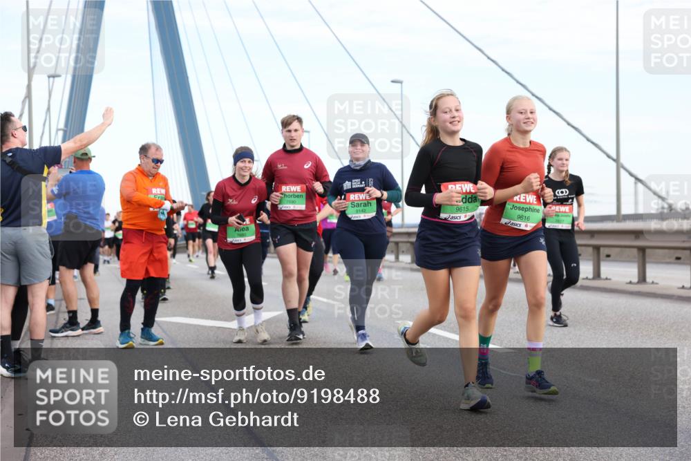 03.10.2025 - Köhlbrandbrückenlauf Lena Gebhardt http://msf.ph/oto/9198488 03.10.2025 15:34:51 Position 1 7680, 7690, 9142, 9615, 9616, 7827 meine-sportfotos.de