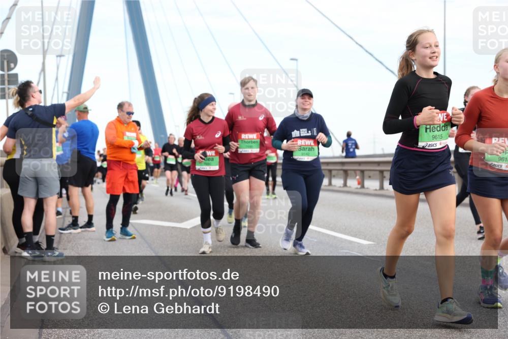 03.10.2025 - Köhlbrandbrückenlauf Lena Gebhardt http://msf.ph/oto/9198490 03.10.2025 15:34:51 Position 1 9142, 9615, 961 meine-sportfotos.de