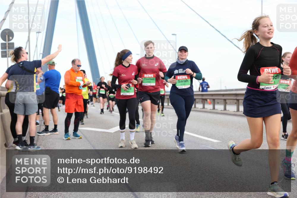03.10.2025 - Köhlbrandbrückenlauf Lena Gebhardt http://msf.ph/oto/9198492 03.10.2025 15:34:51 Position 1 7690, 9142, 5 meine-sportfotos.de