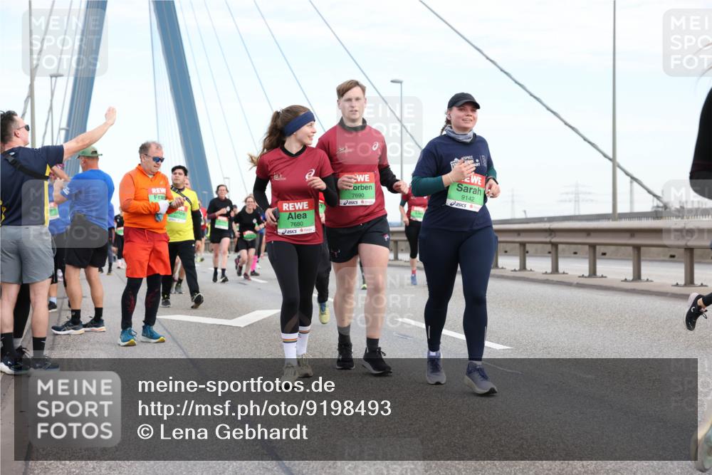 03.10.2025 - Köhlbrandbrückenlauf Lena Gebhardt http://msf.ph/oto/9198493 03.10.2025 15:34:52 Position 1 7680, 7690, 9142 meine-sportfotos.de