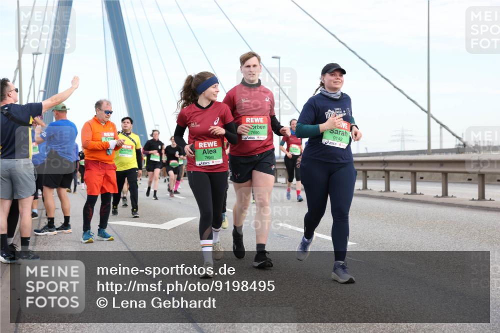 03.10.2025 - Köhlbrandbrückenlauf Lena Gebhardt http://msf.ph/oto/9198495 03.10.2025 15:34:52 Position 1 7680, 7690, 9142 meine-sportfotos.de