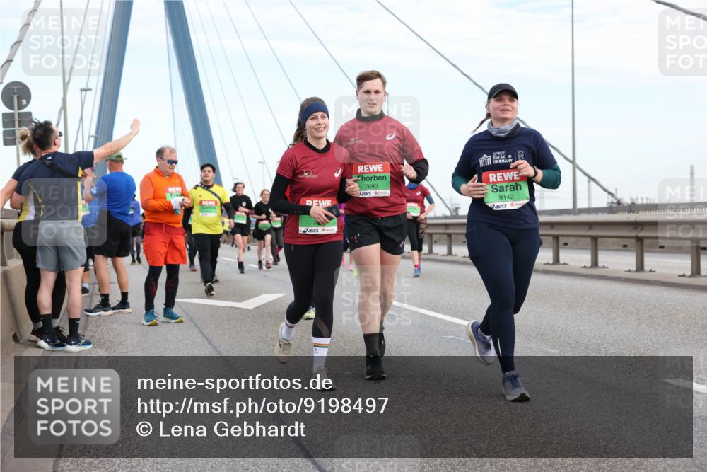 03.10.2025 - Köhlbrandbrückenlauf Lena Gebhardt http://msf.ph/oto/9198497 03.10.2025 15:34:52 Position 1 7690, 9142 meine-sportfotos.de