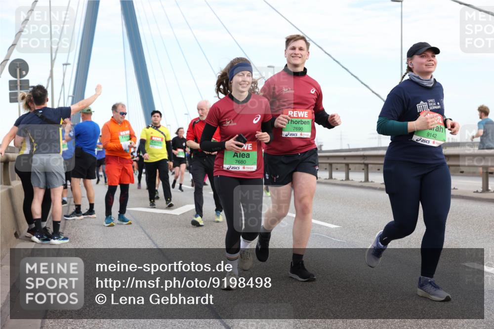 03.10.2025 - Köhlbrandbrückenlauf Lena Gebhardt http://msf.ph/oto/9198498 03.10.2025 15:34:53 Position 1 7680, 7690, 9142 meine-sportfotos.de