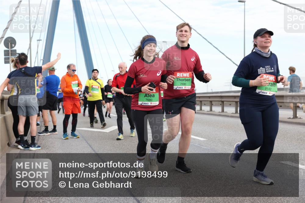 03.10.2025 - Köhlbrandbrückenlauf Lena Gebhardt http://msf.ph/oto/9198499 03.10.2025 15:34:53 Position 1 7680, 7690, 9142 meine-sportfotos.de