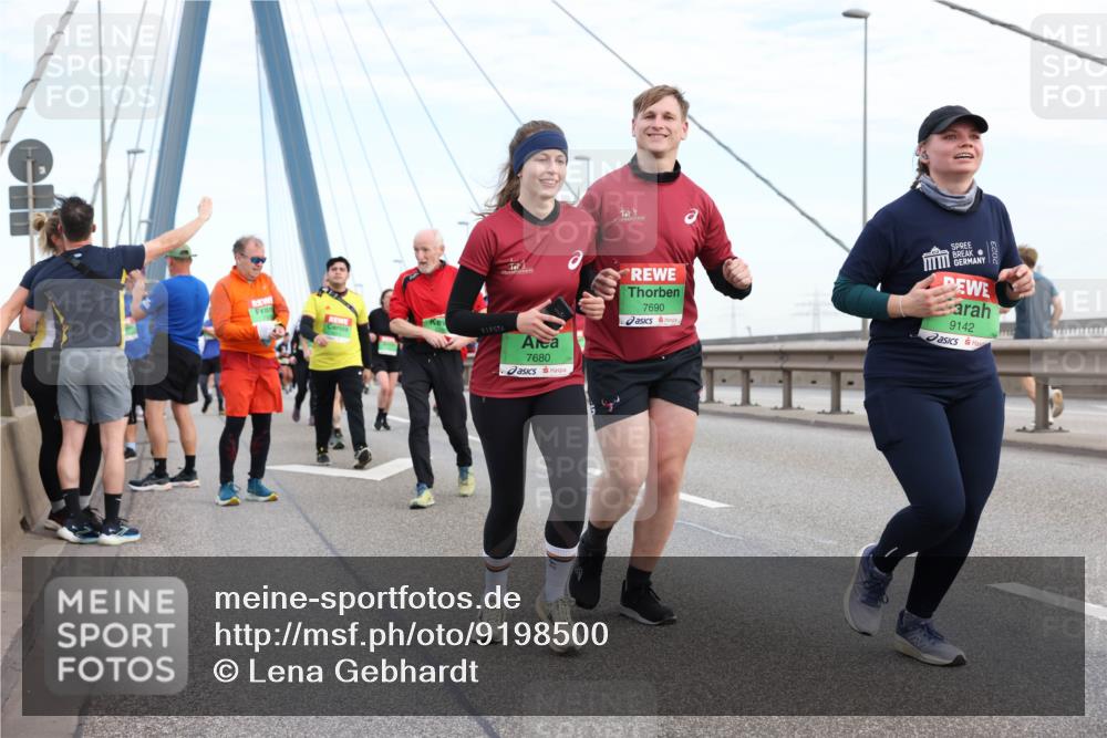 03.10.2025 - Köhlbrandbrückenlauf Lena Gebhardt http://msf.ph/oto/9198500 03.10.2025 15:34:53 Position 1 7680, 7690, 9142 meine-sportfotos.de