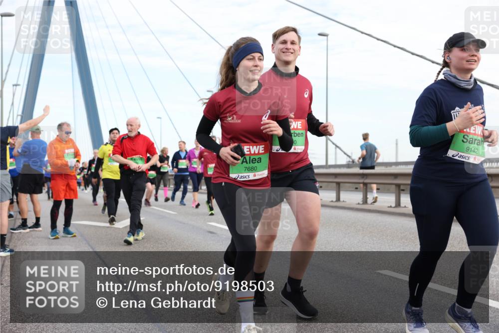 03.10.2025 - Köhlbrandbrückenlauf Lena Gebhardt http://msf.ph/oto/9198503 03.10.2025 15:34:53 Position 1 7680, 0, 9142 meine-sportfotos.de
