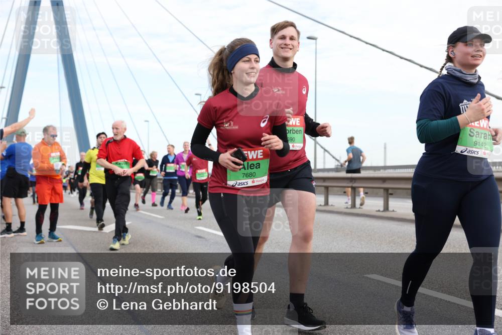 03.10.2025 - Köhlbrandbrückenlauf Lena Gebhardt http://msf.ph/oto/9198504 03.10.2025 15:34:53 Position 1 690, 7680, 9142 meine-sportfotos.de