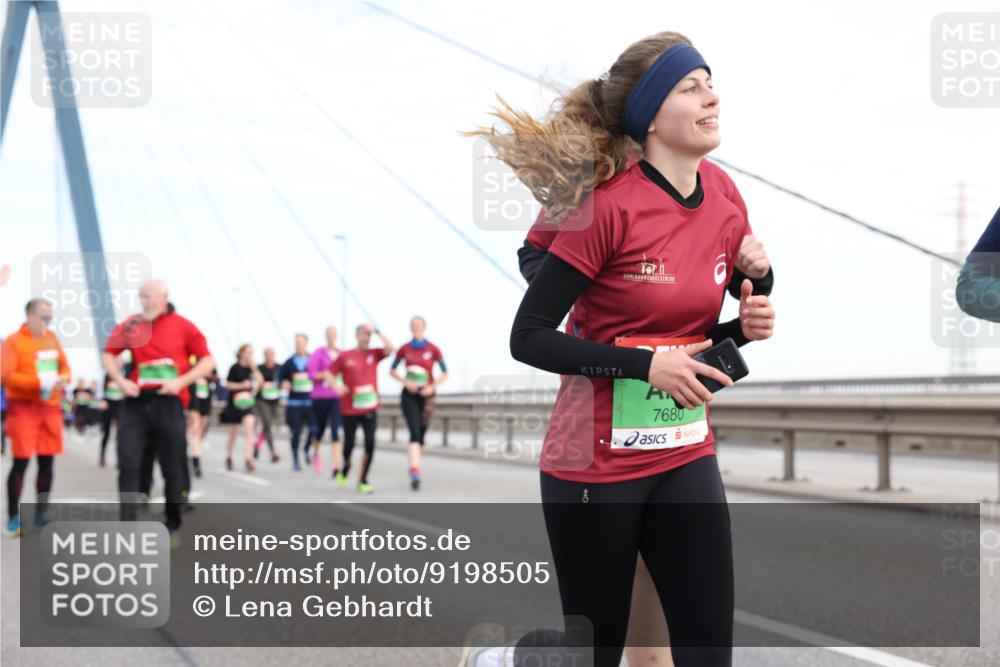 03.10.2025 - Köhlbrandbrückenlauf Lena Gebhardt http://msf.ph/oto/9198505 03.10.2025 15:34:54 Position 1 7680 meine-sportfotos.de