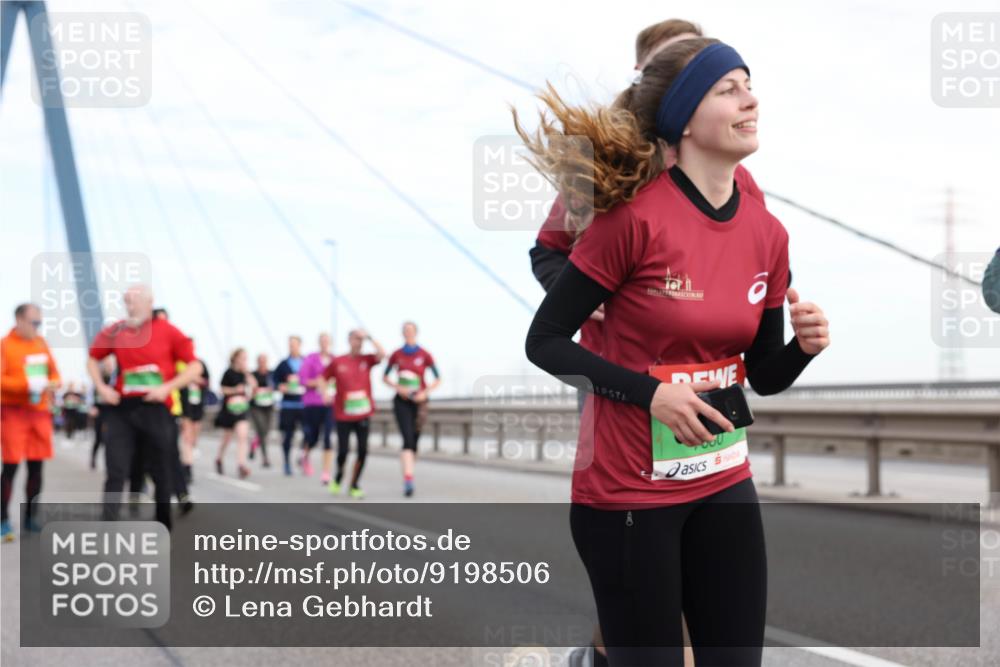 03.10.2025 - Köhlbrandbrückenlauf Lena Gebhardt http://msf.ph/oto/9198506 03.10.2025 15:34:54 Position 1 000 meine-sportfotos.de