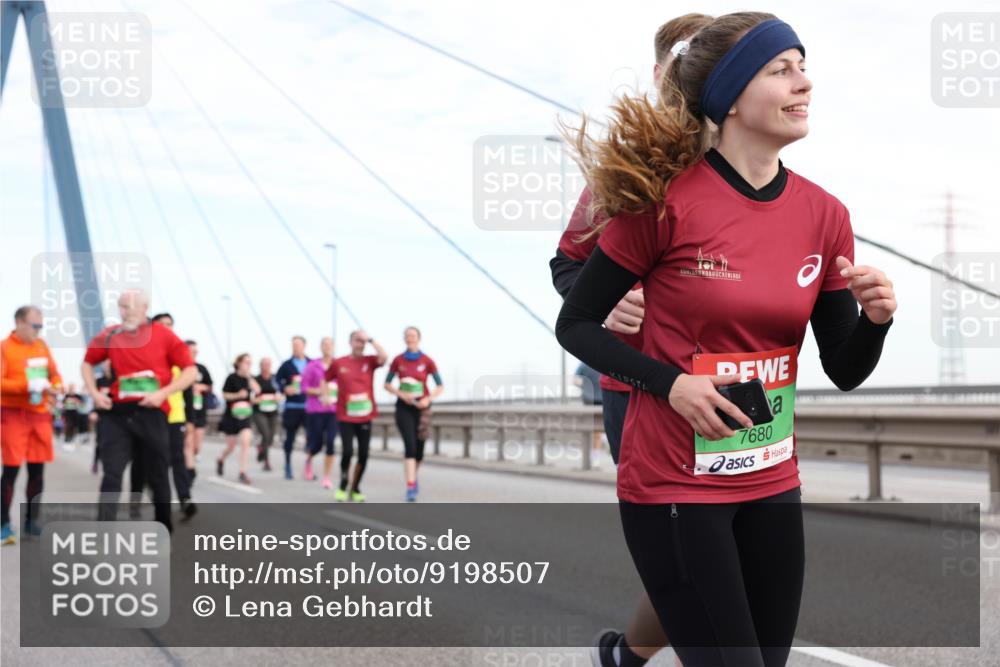 03.10.2025 - Köhlbrandbrückenlauf Lena Gebhardt http://msf.ph/oto/9198507 03.10.2025 15:34:54 Position 1 7680, 5 meine-sportfotos.de