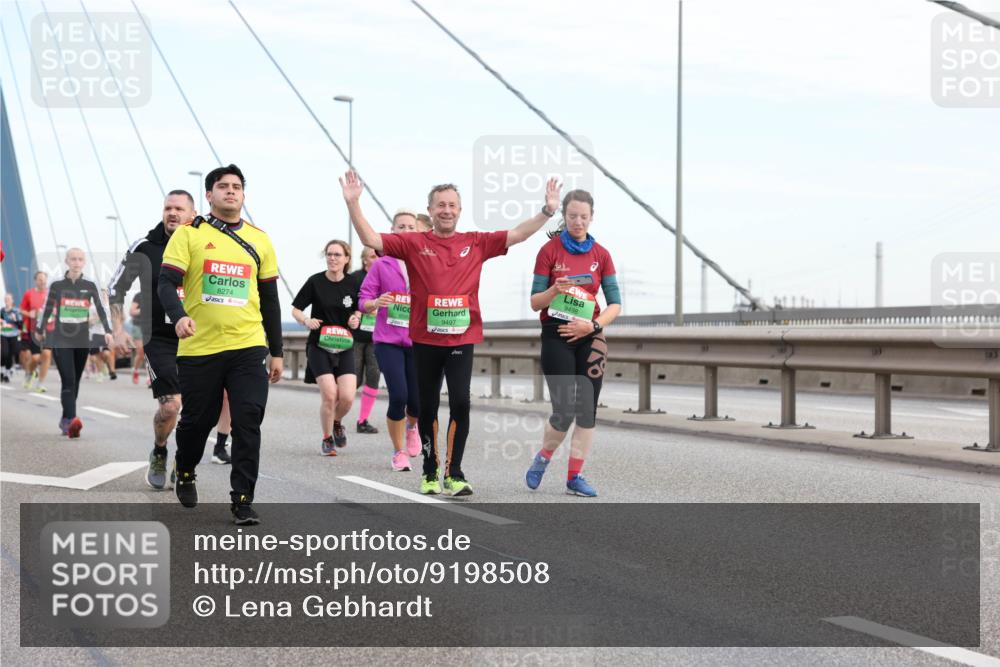 03.10.2025 - Köhlbrandbrückenlauf Lena Gebhardt http://msf.ph/oto/9198508 03.10.2025 15:34:55 Position 1 8274, 9498, 9497 meine-sportfotos.de