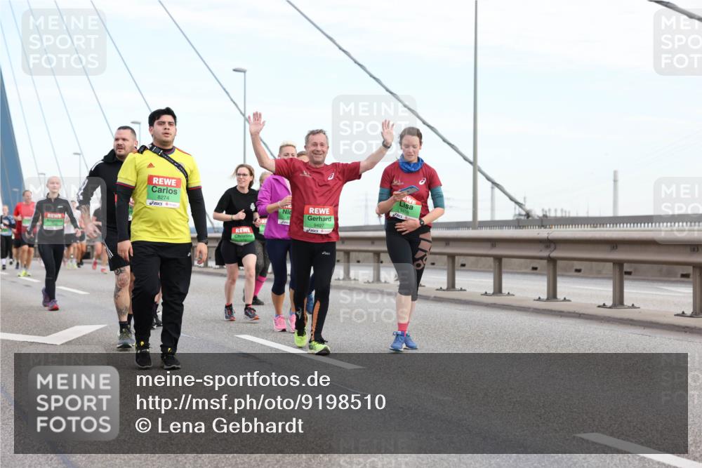 03.10.2025 - Köhlbrandbrückenlauf Lena Gebhardt http://msf.ph/oto/9198510 03.10.2025 15:34:55 Position 1 8274, 9497, 9498 meine-sportfotos.de