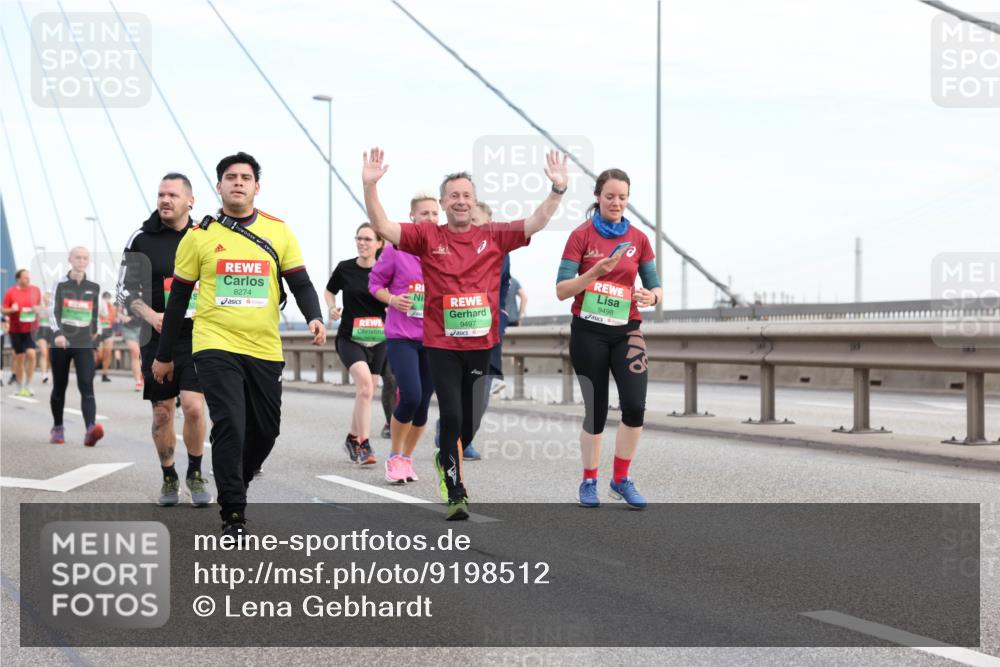 03.10.2025 - Köhlbrandbrückenlauf Lena Gebhardt http://msf.ph/oto/9198512 03.10.2025 15:34:55 Position 1 8274, 9497, 9498 meine-sportfotos.de