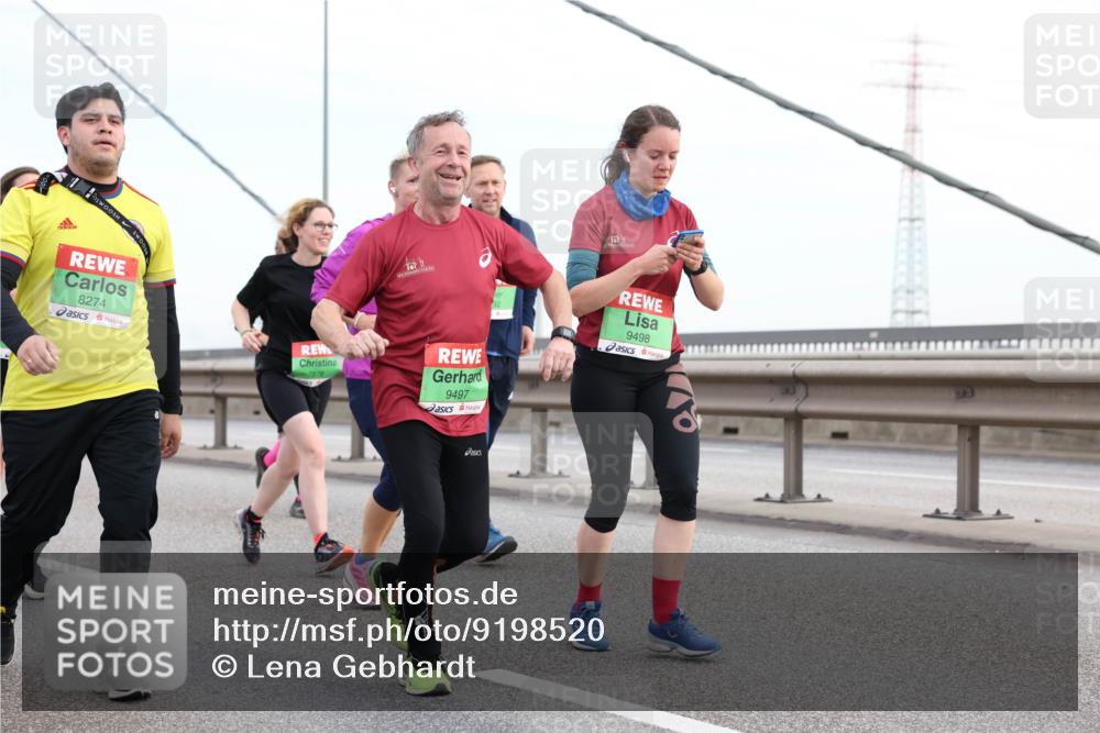 03.10.2025 - Köhlbrandbrückenlauf Lena Gebhardt http://msf.ph/oto/9198520 03.10.2025 15:34:57 Position 1 8274, 7878, 10, 9497, 9498 meine-sportfotos.de