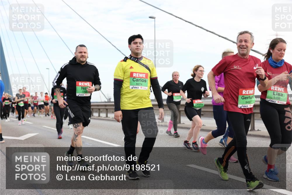 03.10.2025 - Köhlbrandbrückenlauf Lena Gebhardt http://msf.ph/oto/9198521 03.10.2025 15:34:57 Position 1 7752, 8274, 9497, 9498 meine-sportfotos.de