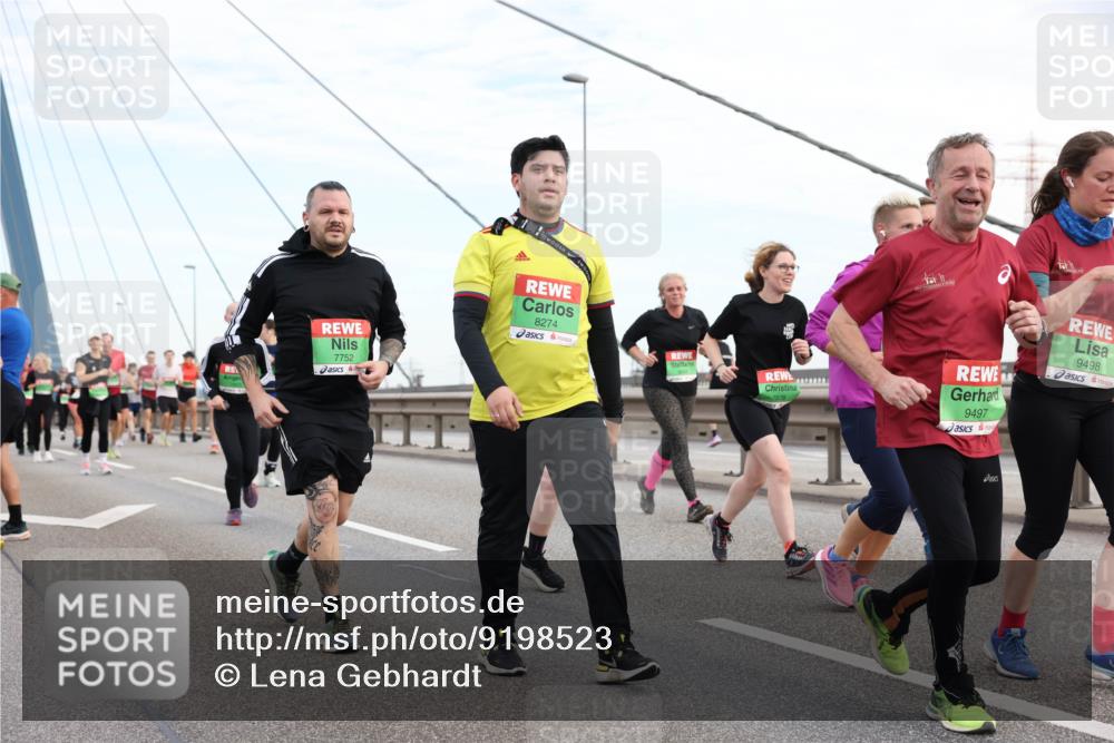 03.10.2025 - Köhlbrandbrückenlauf Lena Gebhardt http://msf.ph/oto/9198523 03.10.2025 15:34:57 Position 1 8274, 7752, 9497, 9498 meine-sportfotos.de