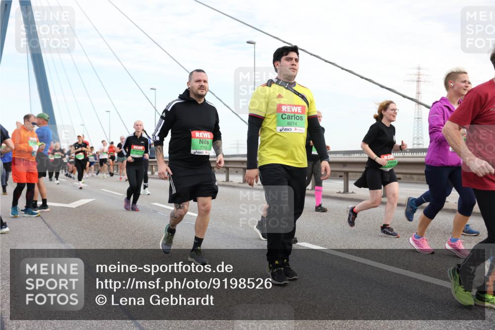 03.10.2025 - Köhlbrandbrückenlauf Lena Gebhardt http://msf.ph/oto/9198526 03.10.2025 15:34:58 Position 1 7752, 8274 meine-sportfotos.de