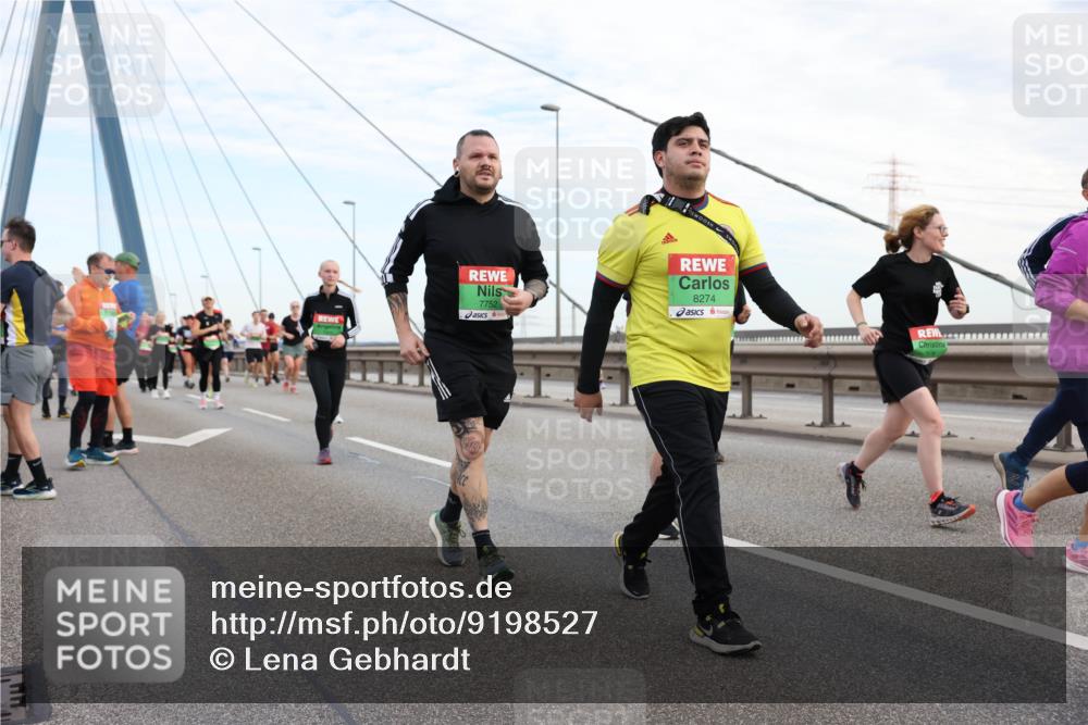 03.10.2025 - Köhlbrandbrückenlauf Lena Gebhardt http://msf.ph/oto/9198527 03.10.2025 15:34:58 Position 1 7752, 8274 meine-sportfotos.de