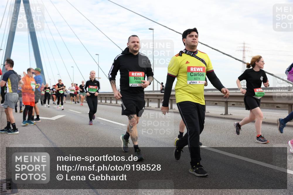 03.10.2025 - Köhlbrandbrückenlauf Lena Gebhardt http://msf.ph/oto/9198528 03.10.2025 15:34:58 Position 1 7752, 8274 meine-sportfotos.de