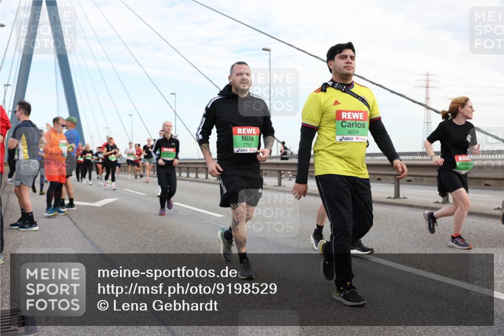 03.10.2025 - Köhlbrandbrückenlauf Lena Gebhardt http://msf.ph/oto/9198529 03.10.2025 15:34:58 Position 1 7752, 8274 meine-sportfotos.de