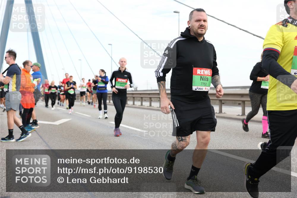 03.10.2025 - Köhlbrandbrückenlauf Lena Gebhardt http://msf.ph/oto/9198530 03.10.2025 15:34:59 Position 1 7752 meine-sportfotos.de