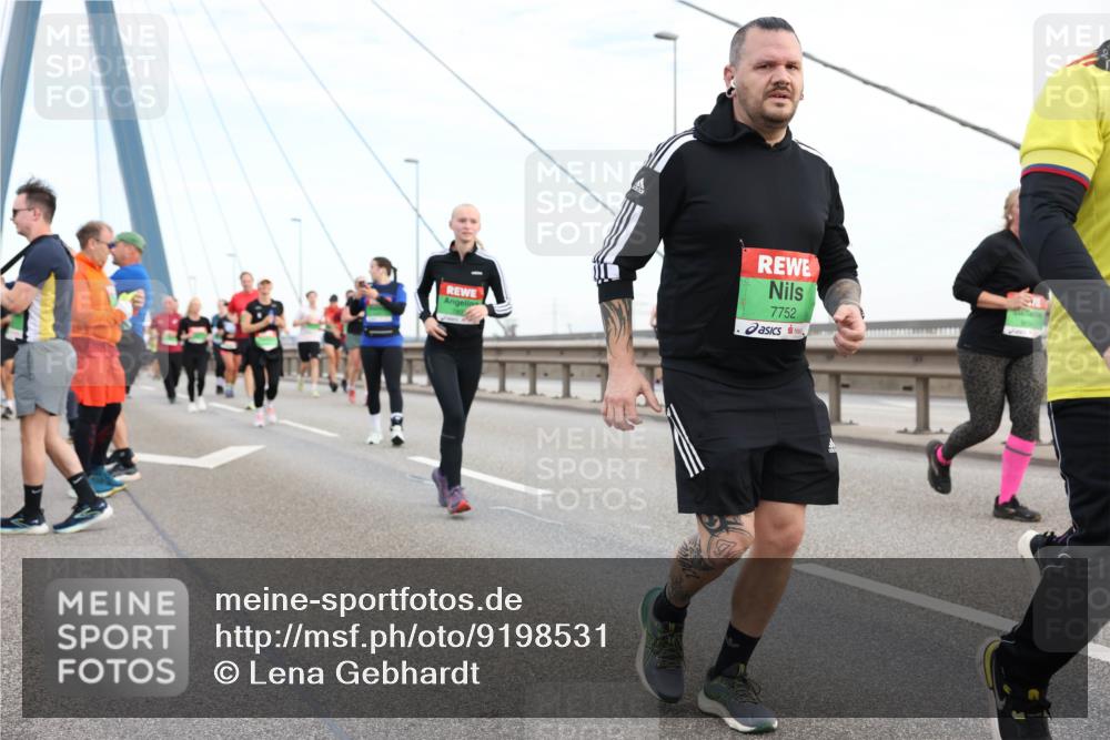 03.10.2025 - Köhlbrandbrückenlauf Lena Gebhardt http://msf.ph/oto/9198531 03.10.2025 15:34:59 Position 1 7752 meine-sportfotos.de
